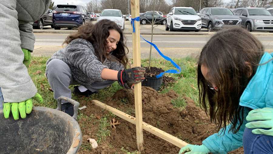 Fifth graders at Klondike Elementary team up with