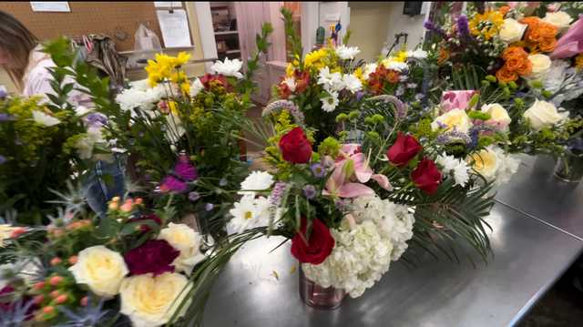 Local flower shops have rush of customers for Valentine's Day - Vimarsana News