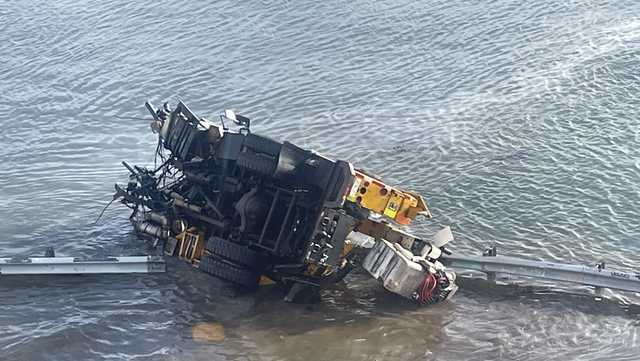 Truck goes off Tukey's Bridge in Portland; 3 hospitalized - Vimarsana News