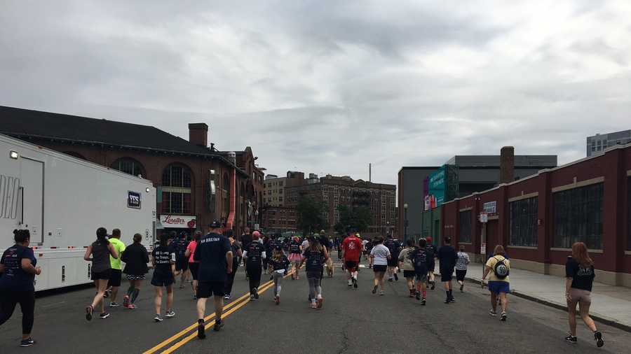 Thousands take part in annual Run to Home Base at Fenway