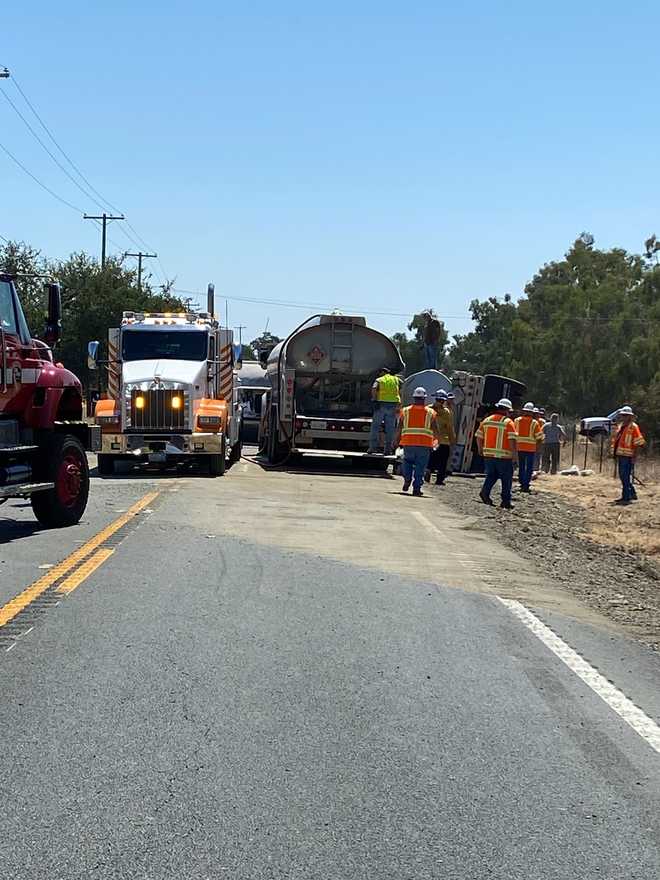 1 driver injured after fuel truck overturns in Calaveras County