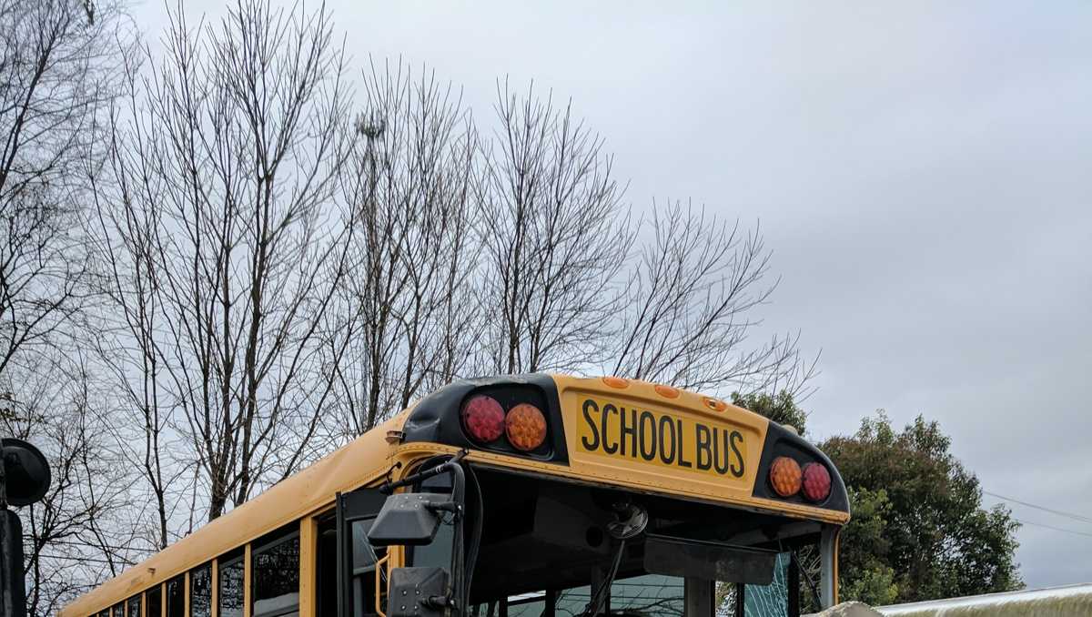 14-people-injured-in-school-bus-crash