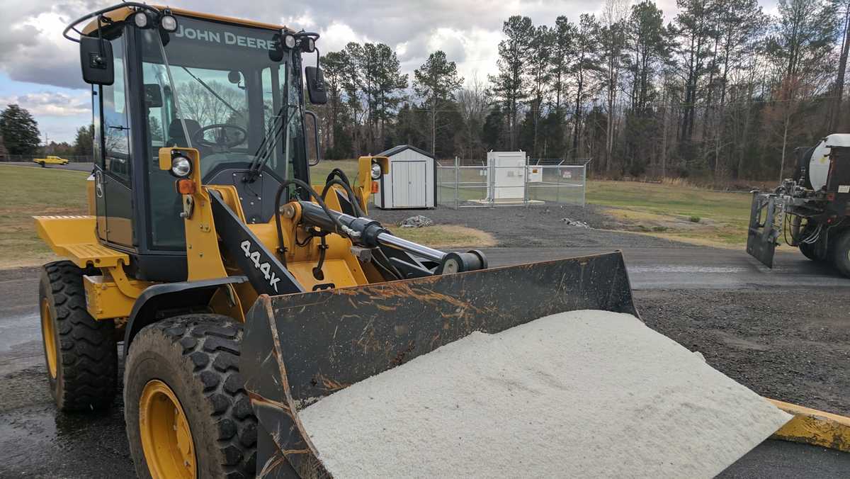 Crews prep roads for weekend winter weather