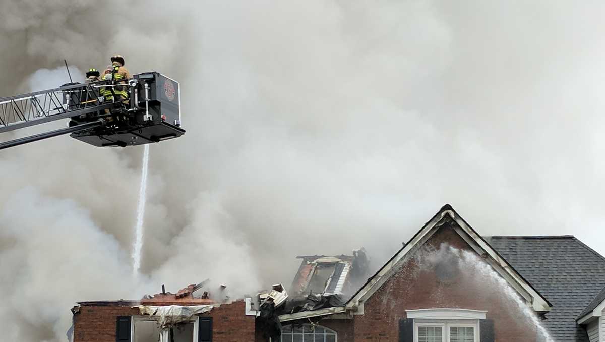 Crews from five agencies battle house fire in Davidson County