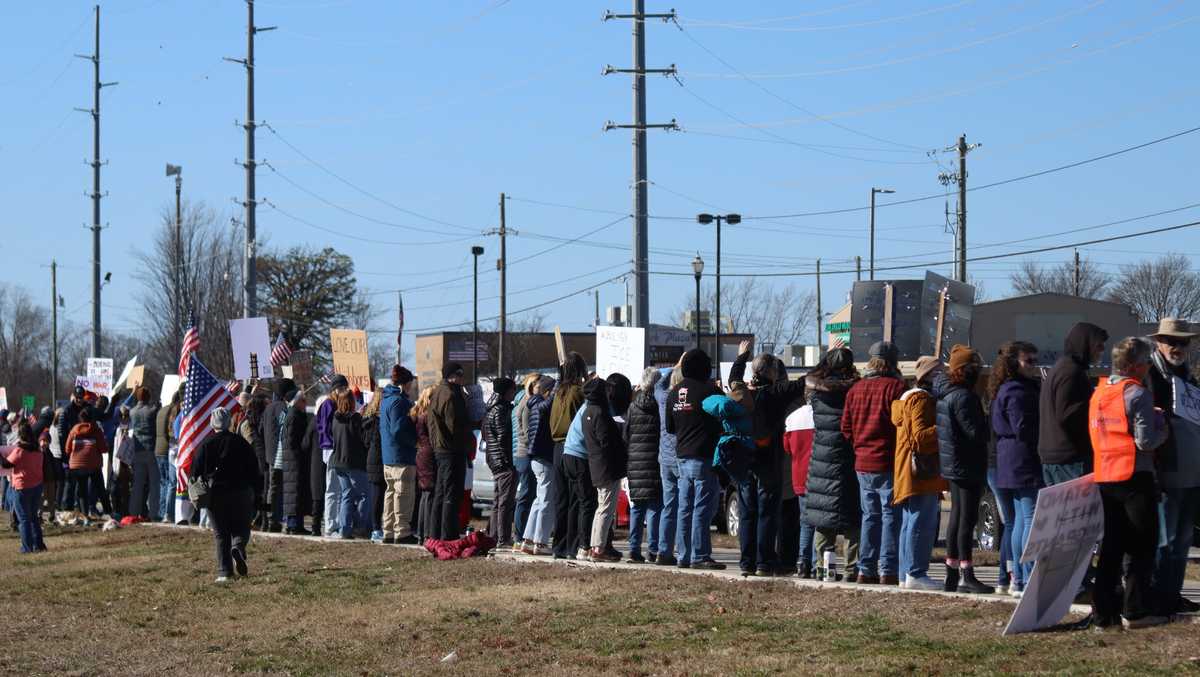 Bentonville protesters rally after ICE shooting in Minneapolis