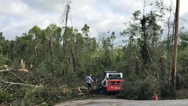 Pictures: Mississippi residents pick up the pieces after major tornado ...