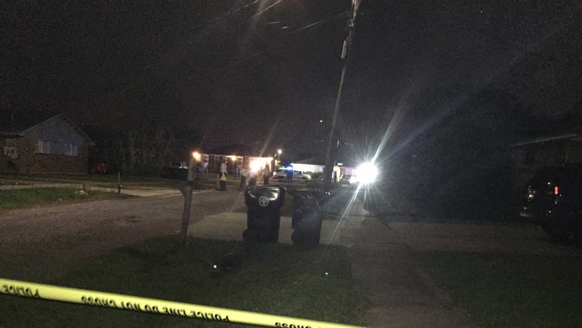 Two shot in New Orleans East, police say