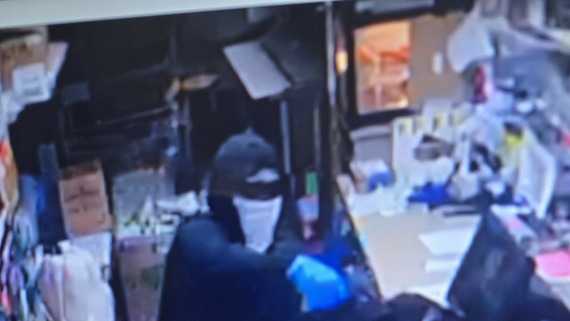 Fort Smith police search for armed robbery suspect