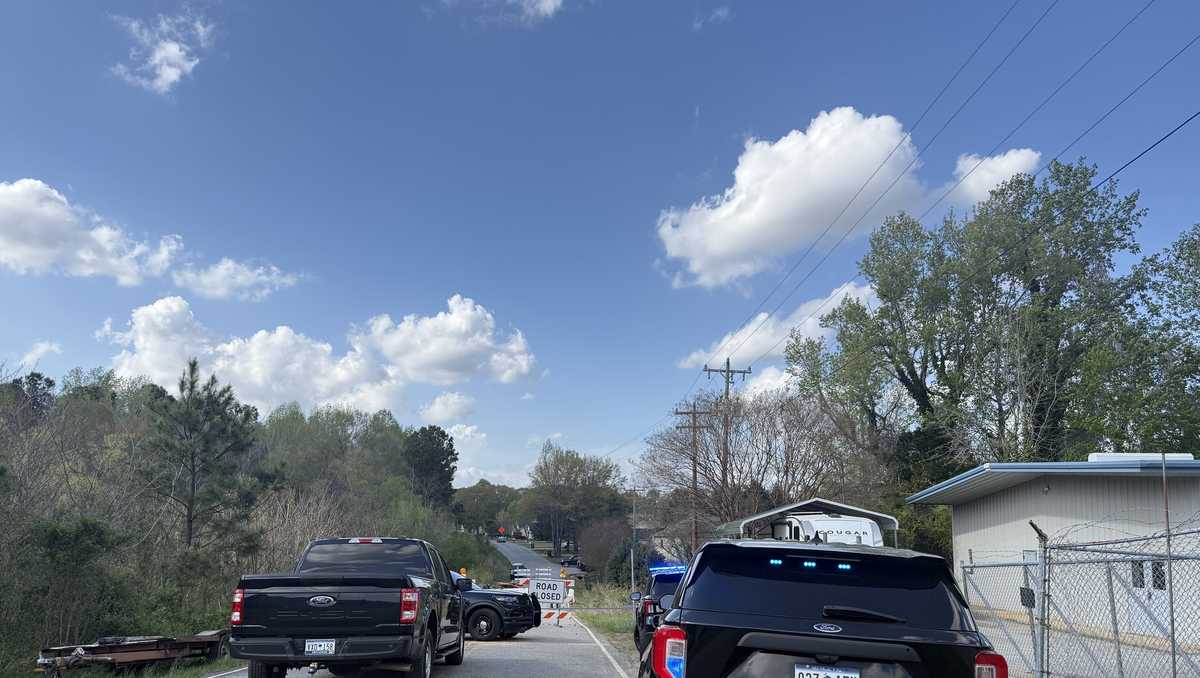 Lockdowns at schools lifted as deputies continue to search for ...