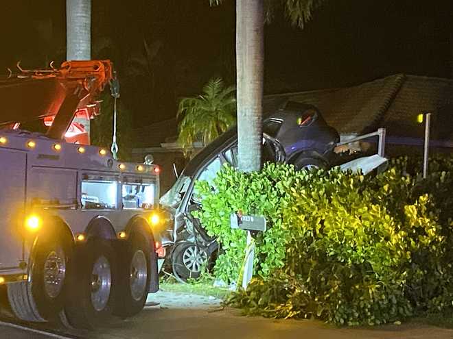 Rescue workers pull vehicle out of bushes after accident on McGregor Blvd. on 19.09.24