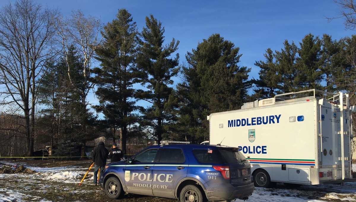 Pilot dies after plane crashes near Middlebury Airport