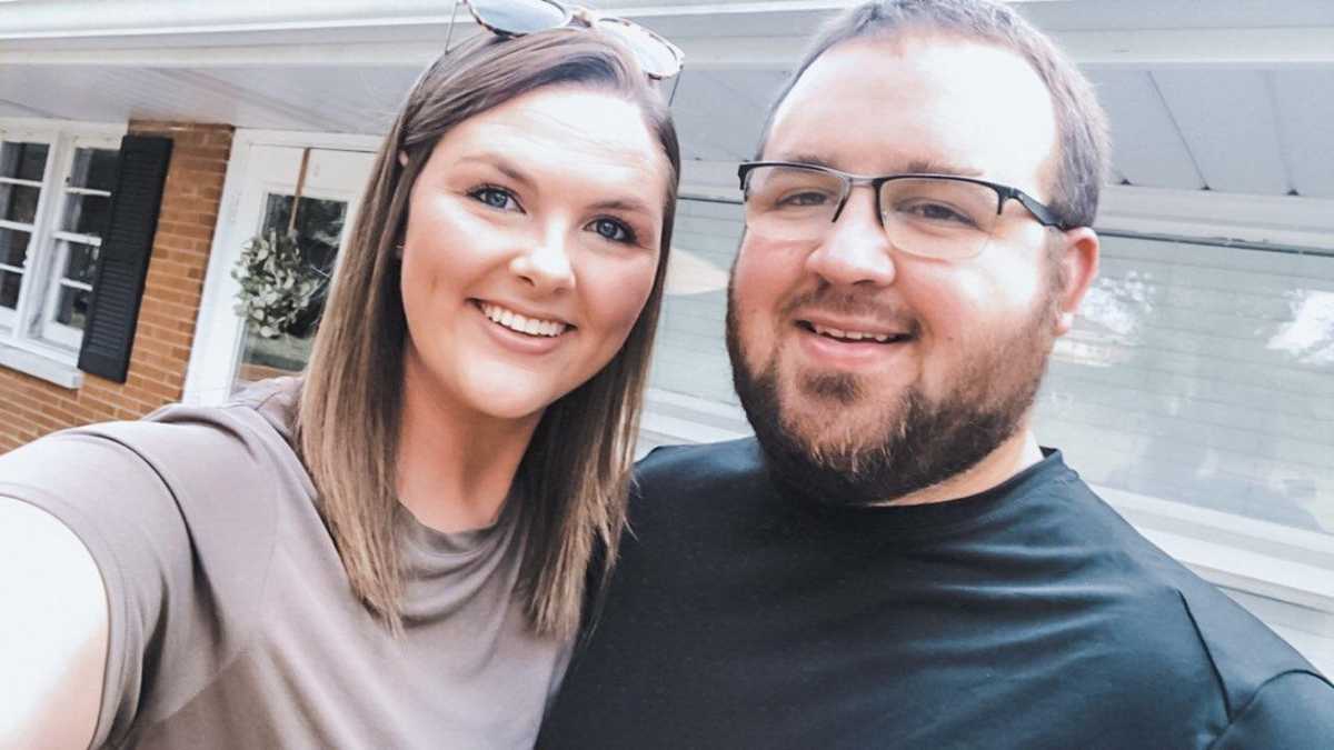 Rising number of COVID cases puts pressure on couples planning weddings