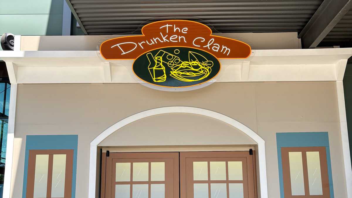 Family Guy The Drunken Clam Pop-Up Opens Boston July