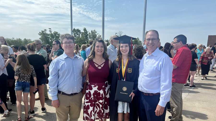 Happy Mother's Day to Erica, mother of 바카라게임 alert desk curator Chloe Keith! happy mother's day to erica, mother of wlwt alert desk curator chloe keith!
