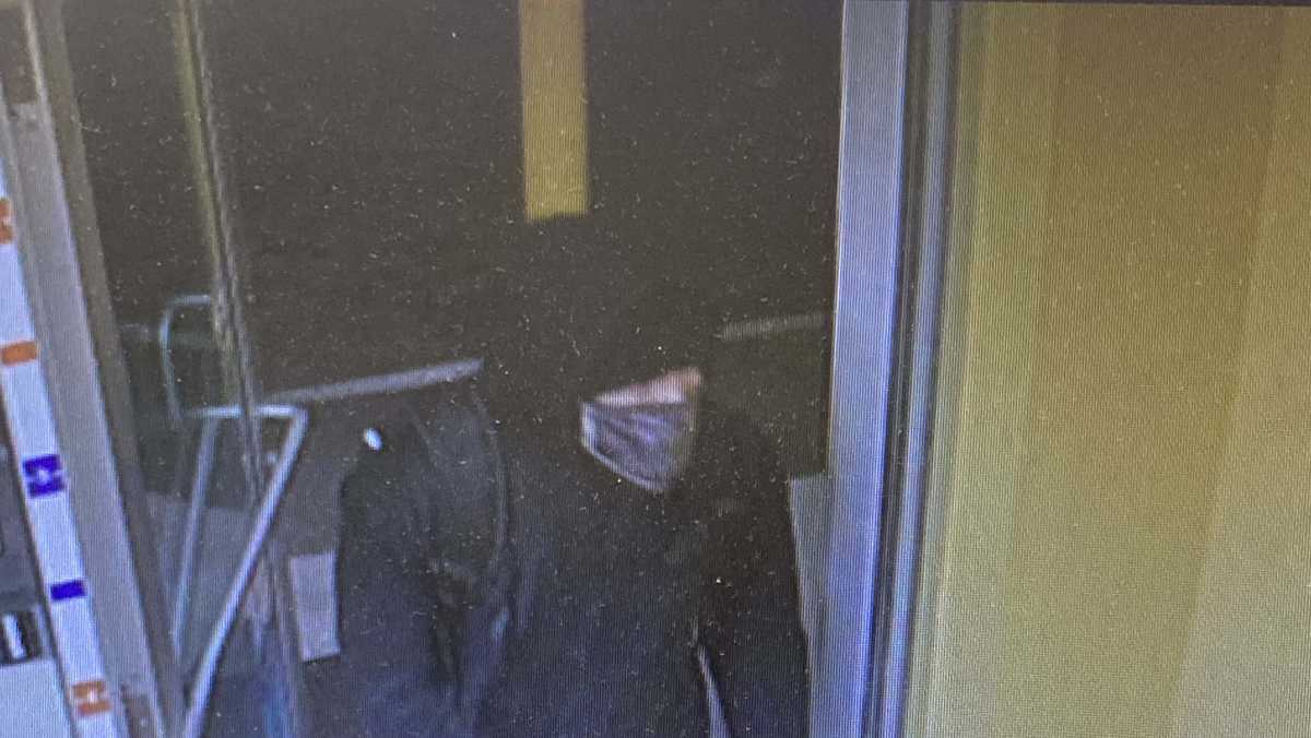 Police looking for man who robbed Sunoco station in Dummerston at gunpoint