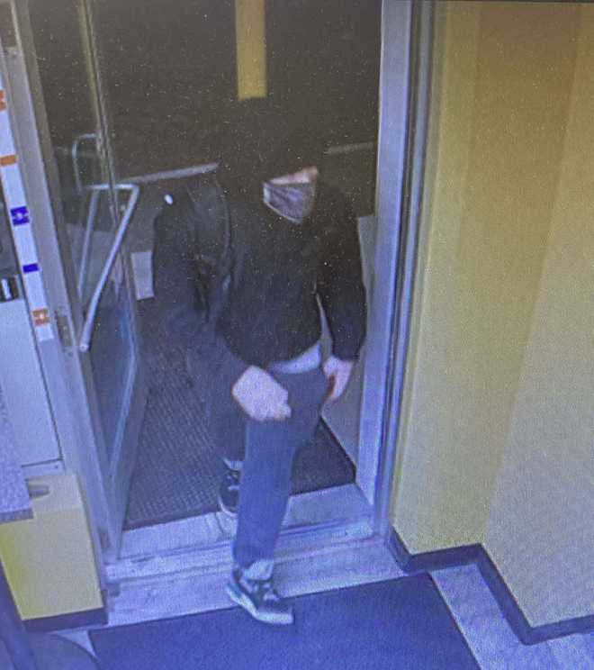 Police looking for man who robbed Sunoco station in Dummerston at gunpoint