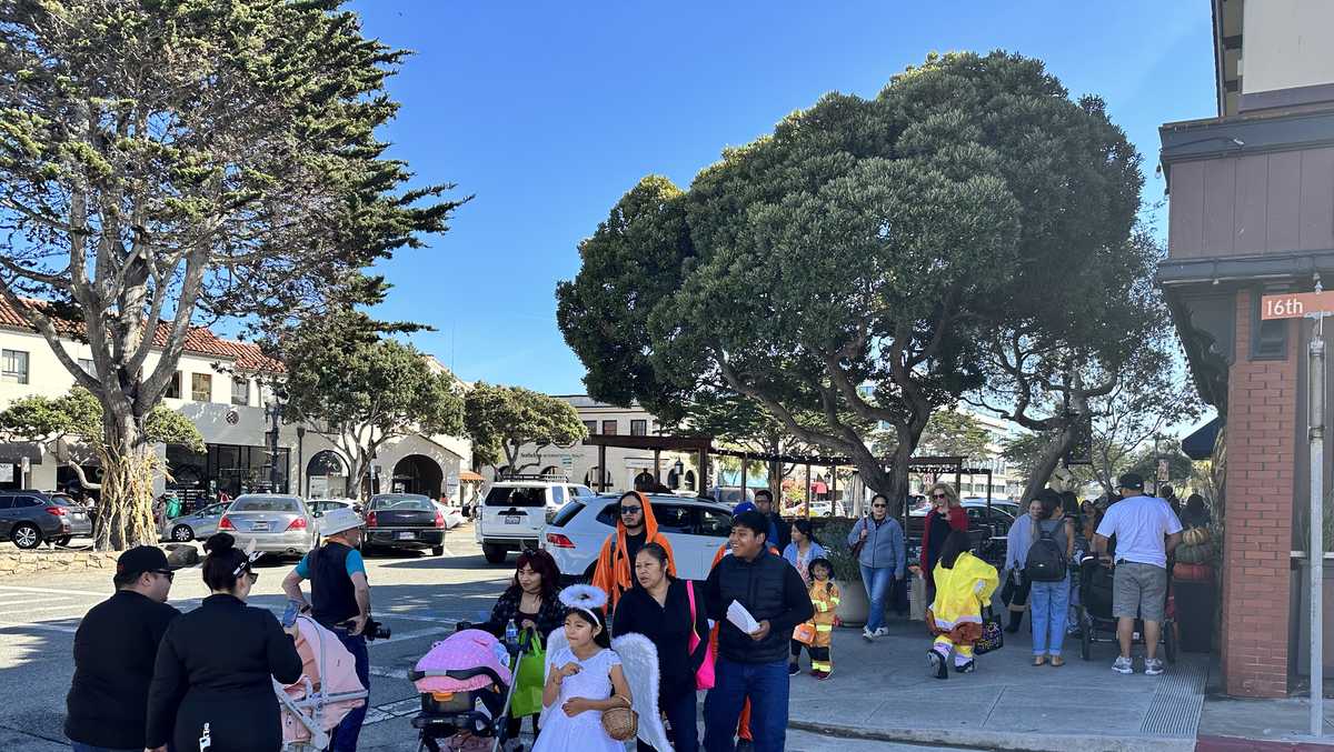 Thousands turn out to trickortreat in Pacific Grove