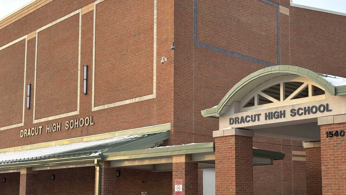 School district to change name to 'Drakeut' in honor of Patriots QB
