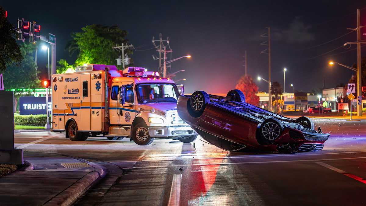Cape Coral police investigate rollover crash