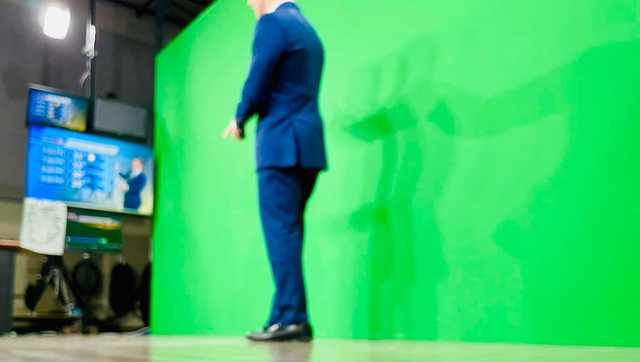 KMBC Kansas City wolf spider in studio during weather forecast - Vimarsana News