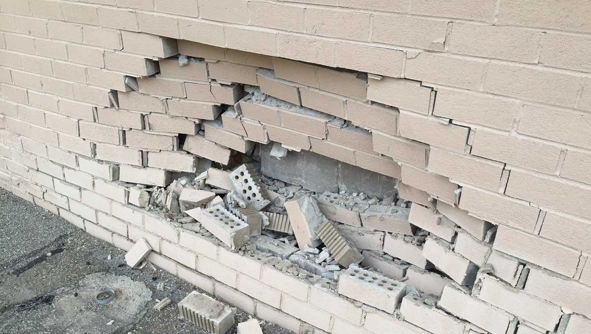 Car goes into UPS Store in White Oak