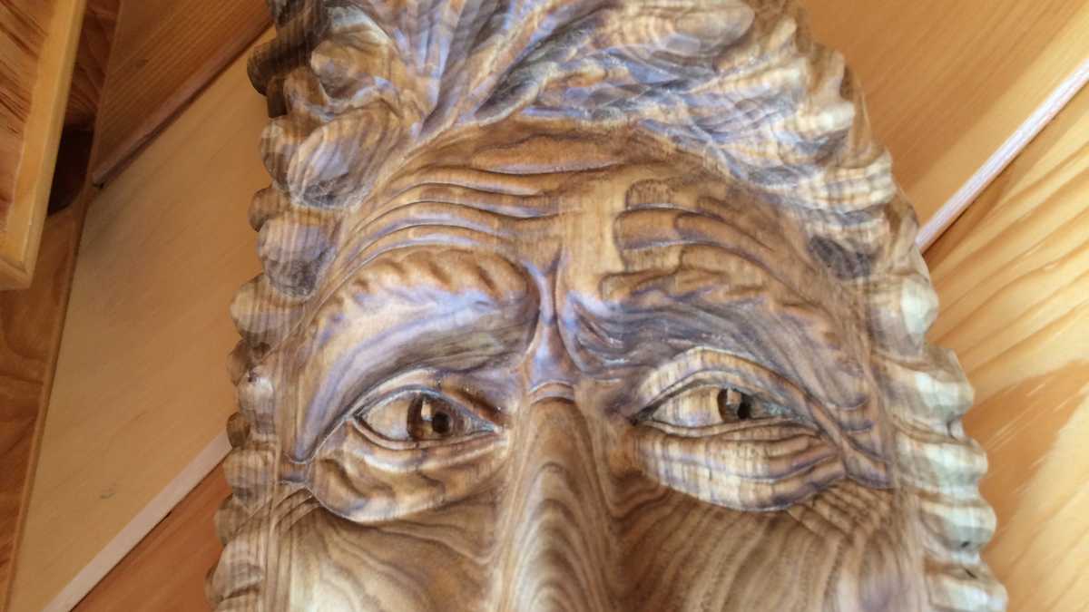 Photos Maine sculptor turns wood into works of art