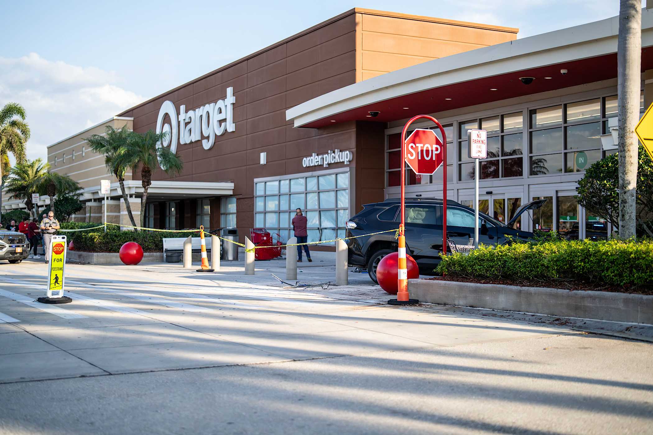 Driver injured after crashing near North Naples Target entrance - WBBH