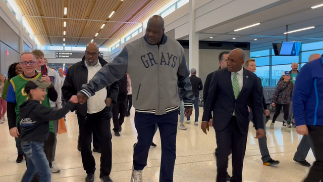 Shaq celebrates the opening of his restaurant at the new KCI - Vimarsana News