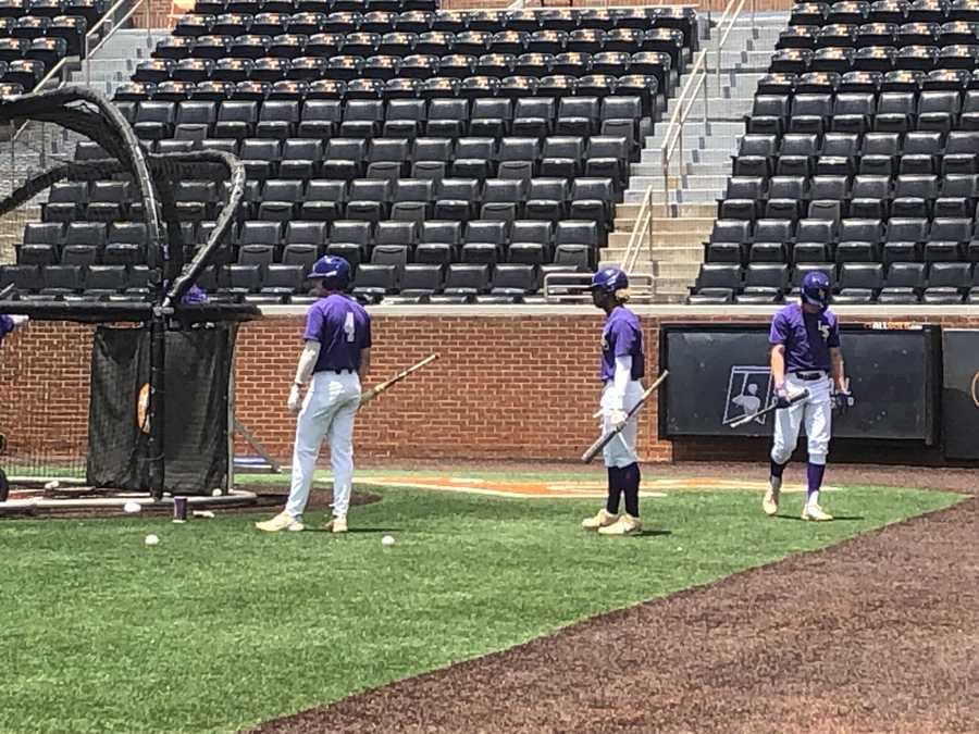 SLIDE SHOW LSU gets ready to take on Tennessee in game 2 of the