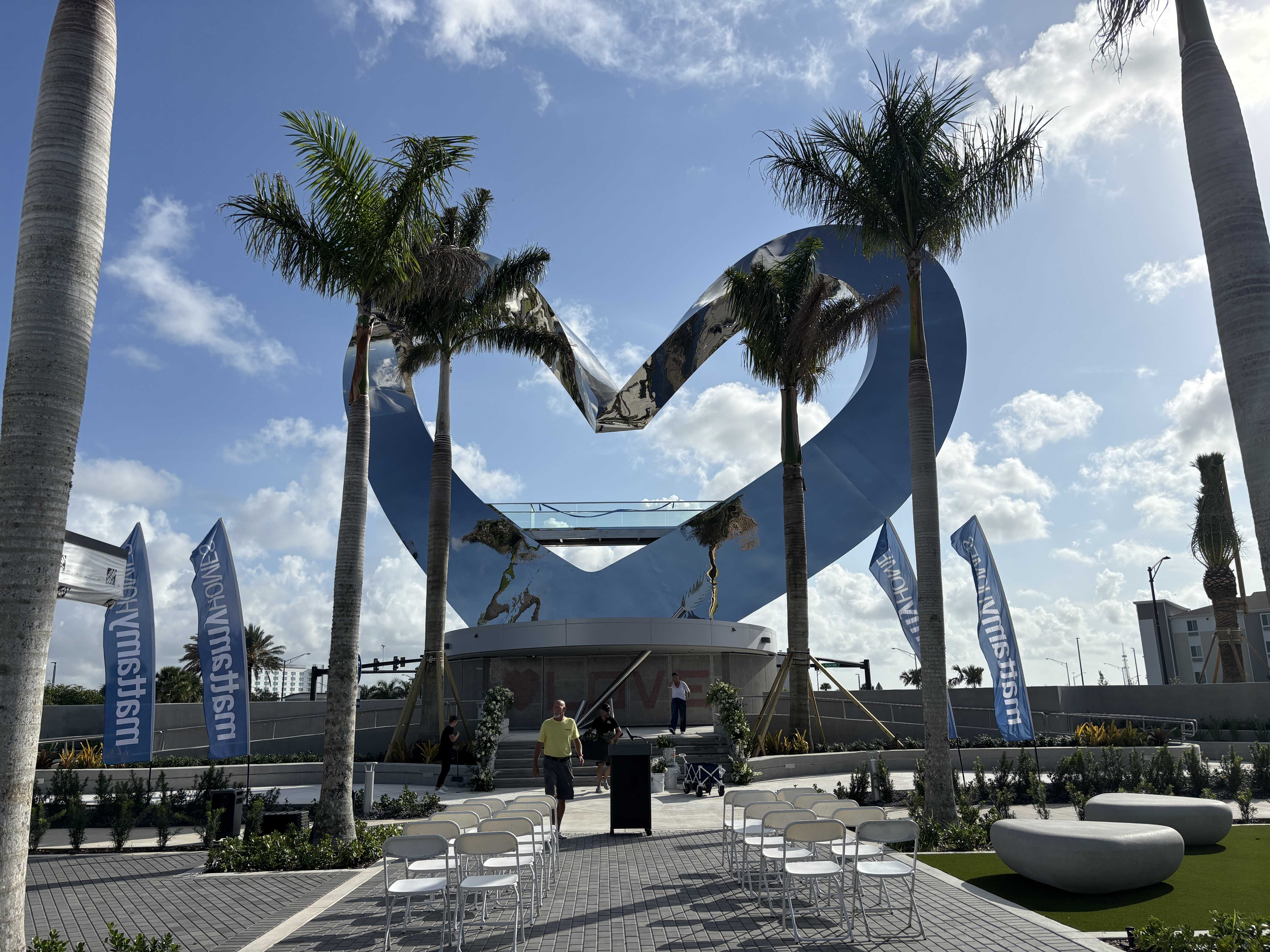 World's largest heart sculpture unveiled in Port St. Lucie