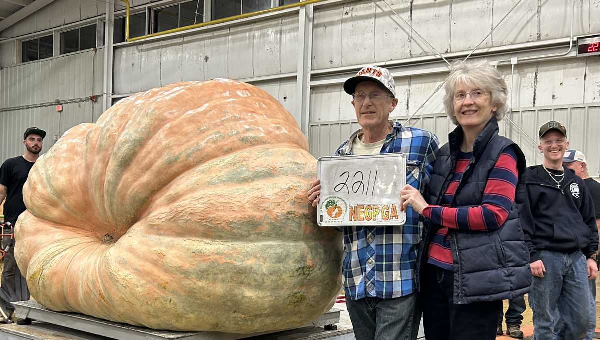 206th Topsfield Fair begins with giant pumpkin weigh-off