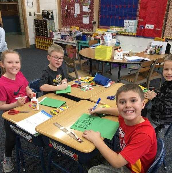 Iowa third-graders make Christmas cards for boy in Boston hospital