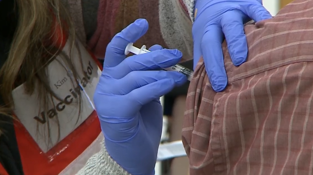Thousands of residents line up to get vaccinated in Indiana - Vimarsana News