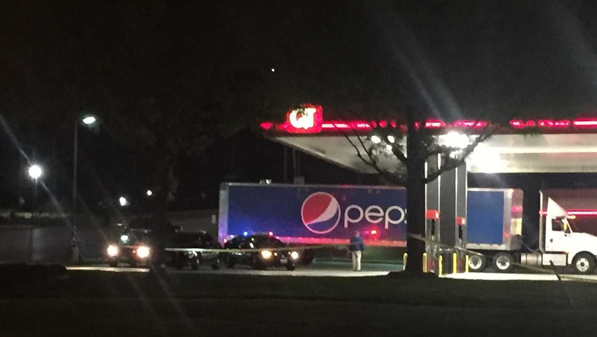 1 wounded in shooting late Thursday at Independence QuikTrip
