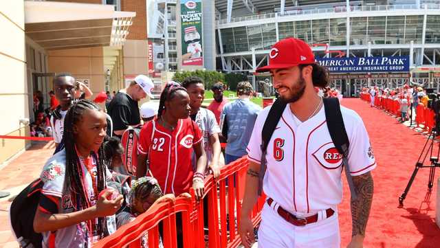 Reds players greet kids and sign autographs on Kids Opening Day