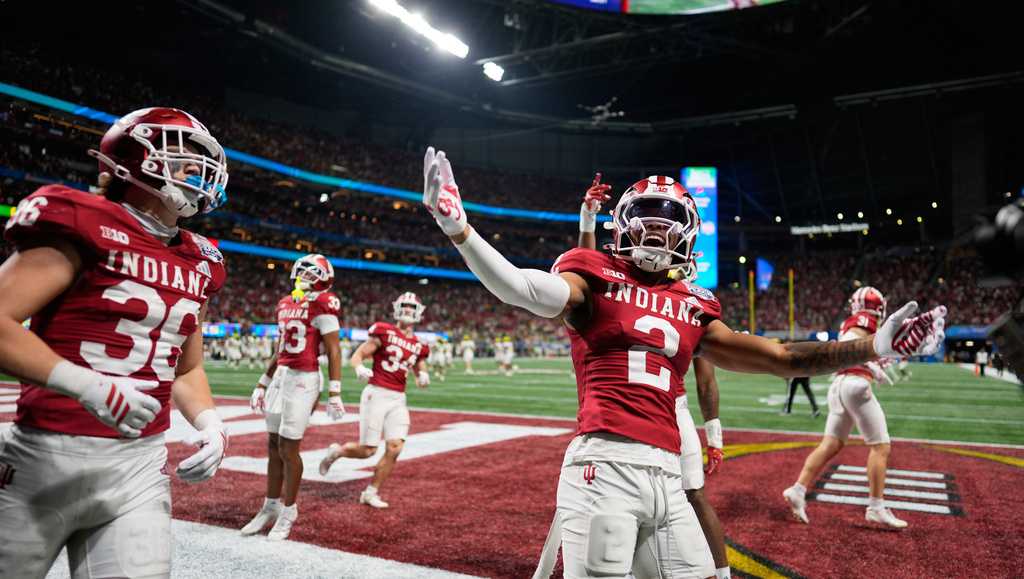 Indiana blows past Oregon in Peach Bowl
