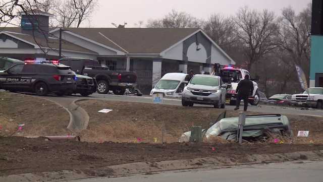 4 hurt when fleeing carjacking suspect crashes in Independence, Missouri - Vimarsana News