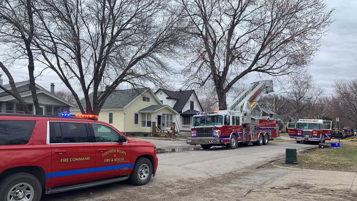 Iowa firefighters respond to house fire