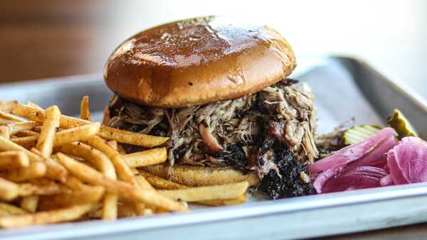 pull pork at skinny's bbq in muscatine