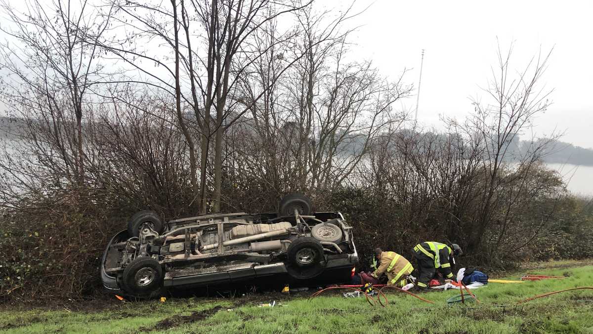 3 injured in singlevehicle Sacramento County crash