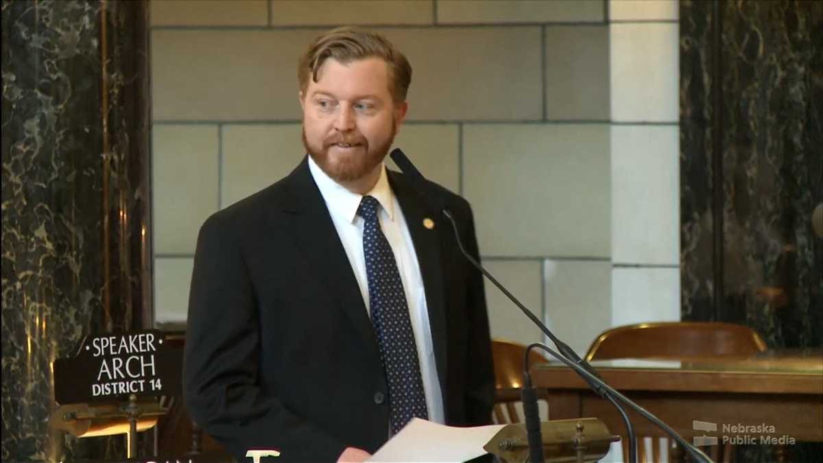 Omaha state senator rickrolls Nebraska Legislature