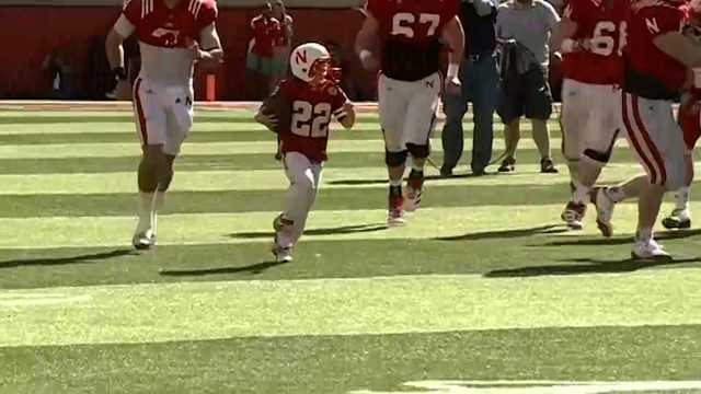 Cancer patient Jack Hoffman scores TD in Nebraska spring game