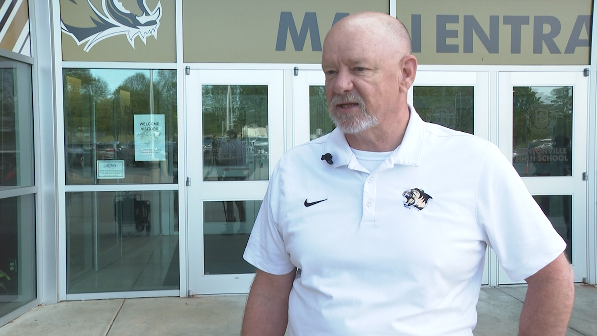 Bentonville High mourns principal Jack Loyd