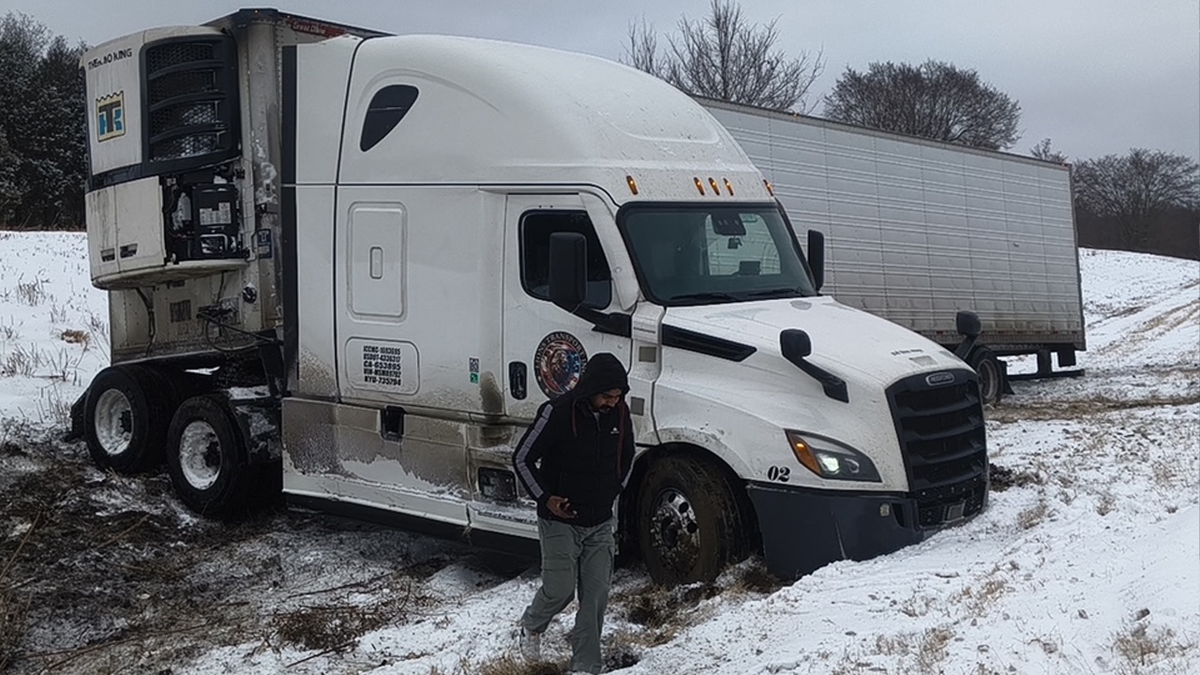Arkansas roads covered in snow, causing wrecks