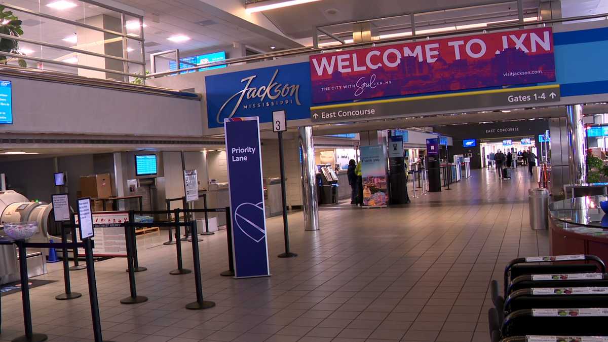 Jackson airport monitoring winter storm, urging travelers to check flight status