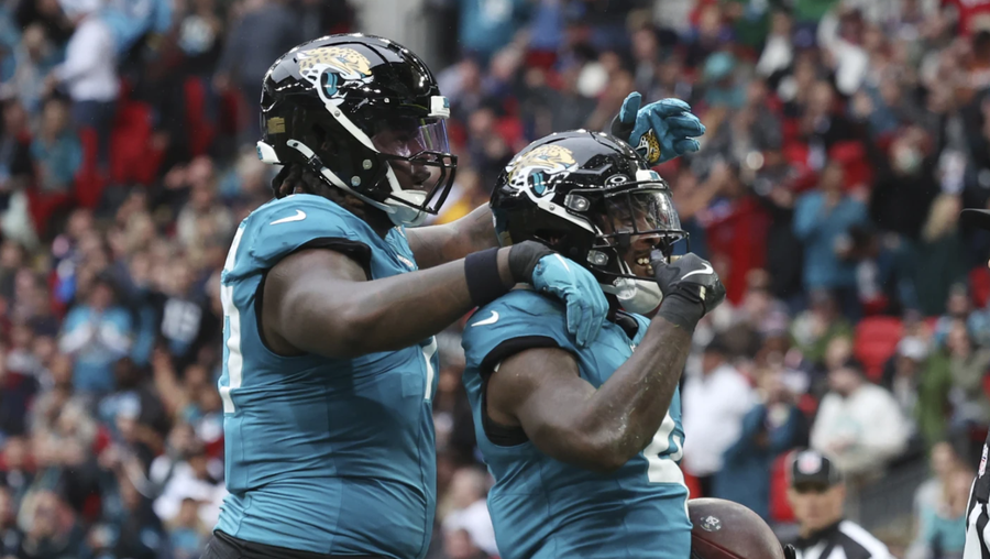 Bigsby scores 2 TDs as Jaguars show fight in 3216 win over Patriots in London