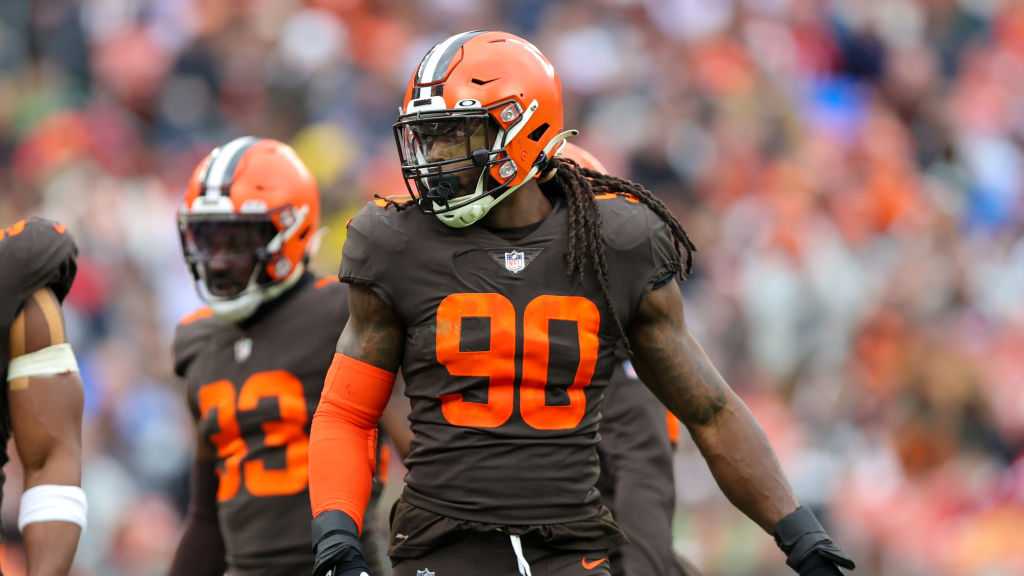 Browns done with Jadeveon Clowney after critical comments