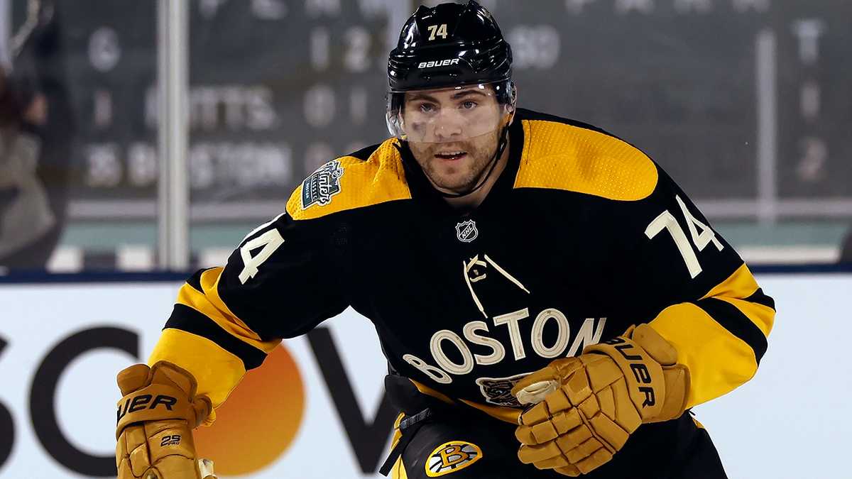 DeBrusk scores 2 in 3rd, Bruins beat Penguins in Winter Classic