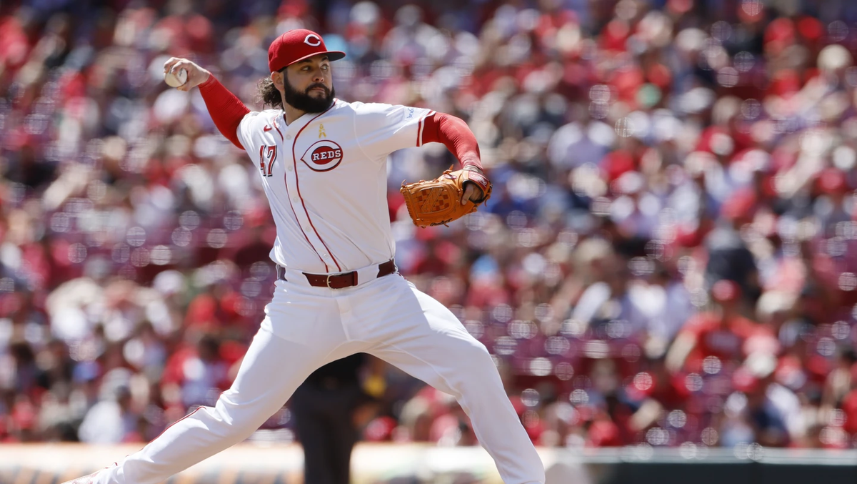 Espinal gets game-ending hit as the Reds beat the Brewers 4-3 in 11 innings