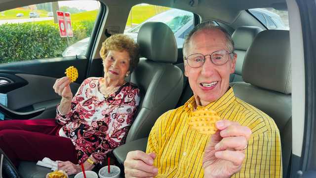 Couple married 70 years finds magic at lunchtime - Vimarsana News